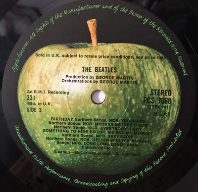 Lot 19 - THE BEATLES - WHITE ALBUM LP (ORIGINAL UK 'ROCKY RACOON' MISPRINT COPY - STEREO PCS 7067/8)