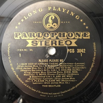 Lot 116 - THE BEATLES - PLEASE PLEASE ME LP (ORIGINAL UK STEREO 'BLACK AND GOLD' PCS 3042).