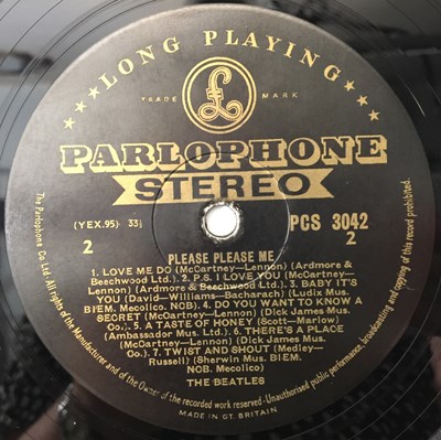Lot 116 - THE BEATLES - PLEASE PLEASE ME LP (ORIGINAL UK STEREO 'BLACK AND GOLD' PCS 3042).