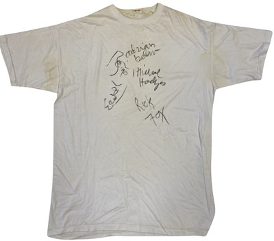 Lot 209 - DAVID BOWIE SOUND + VISION TOUR SIGNED T-SHIRT