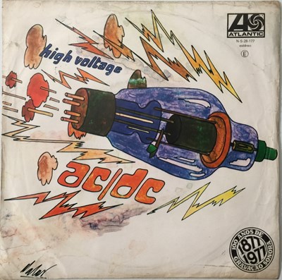 Lot 1 - AC/DC - HIGH VOLTAGE/ IT'S A LONG WAY TO THE TOP 7" (PORTUGAL - N-S-28-177)
