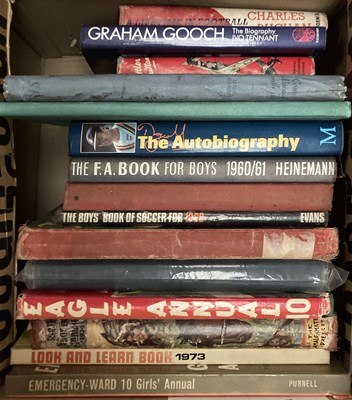 Lot 11 - SPORTS BOOKS, ANNUALS & MAGAZINES.