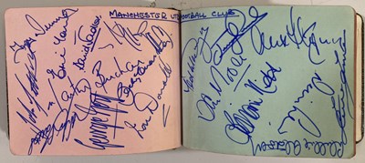 Lot 93 - MANCHESTER UNITED - FULL SET OF AUTOGRAPHS C EARLY 1970S.