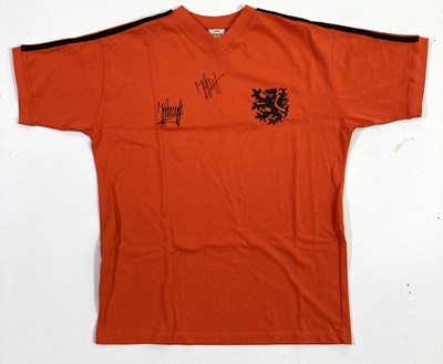 Lot 109 - FOOTBALL MEMORABILIA - THE NETHERLANDS - SIGNED LEGENDS SHIRT.