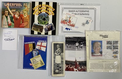 Lot 116 - FOOTBALL MEMORABILIA - SIGNED ITEMS.