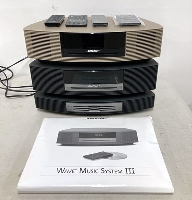 Lot 87 - BOSE WAVE MUSIC SYSTEM III CD AM/FM RADIOS & MULTI CD CHANGER.
