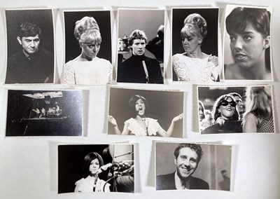 Lot 159 - THE BEATLES - PHOTOGRAPHS AND 296 NEGATIVES WITH COPYRIGHT - UNSEEN SHOTS C 1964/1965.