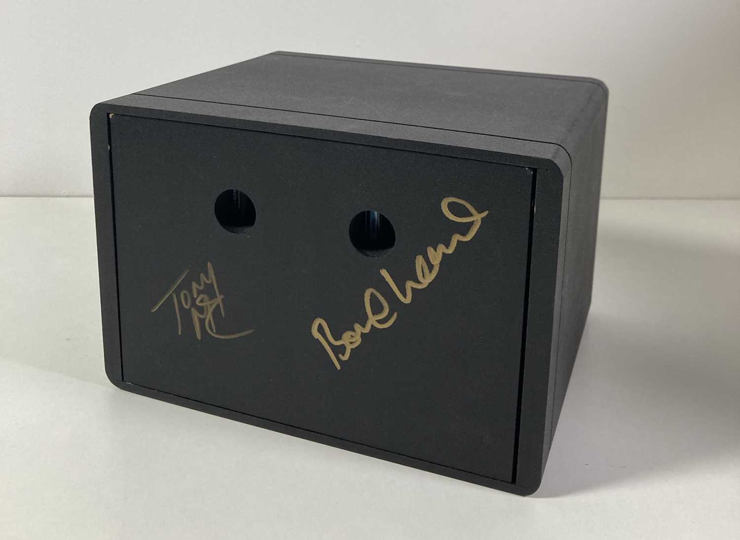 Lot 477 - OASIS VOX BOX SIGNED BY BONEHEAD / TONY MCCARROLL.