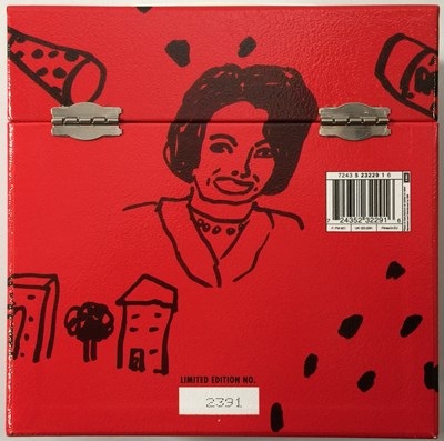 Lot 52 - PAUL MCCARTNEY - RUN DEVIL RUN (LIMITED EDITION 7" BOX SET - 5232291).