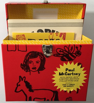 Lot 52 - PAUL MCCARTNEY - RUN DEVIL RUN (LIMITED EDITION 7" BOX SET - 5232291).