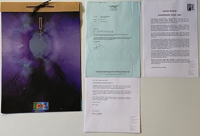 Lot 267 - DAVID BOWIE EARTHLING PRESS KIT WITH CD