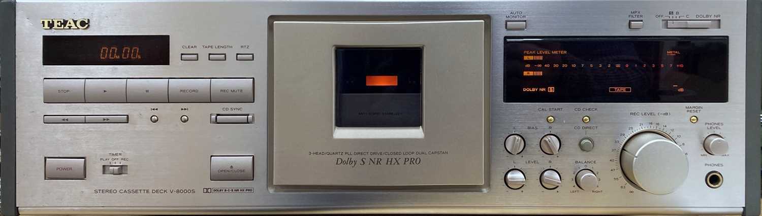 Lot 7 - TEAC STEREO CASSETTE DECK DOLBY S NR HX PRO V-8000S.