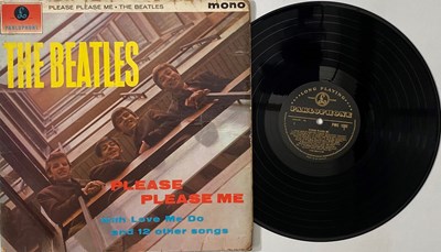 Lot 1240 - THE BEATLES - PLEASE PLEASE ME LP (1ST UK 'BLACK AND GOLD' PRESSING - PMC 1202)