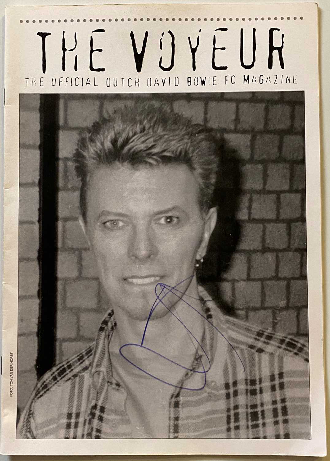 Lot 271 - DAVID BOWIE SIGNED VOYEUR MAGAZINE