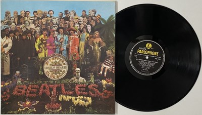 Lot 61 - THE BEATLES - SGT. PEPPER'S LONELY HEARTS CLUB BAND LP (ORIGINAL UK 'WIDE SPINE' MONO COPY - PMC 7027).