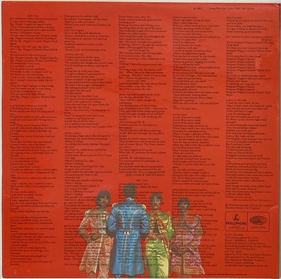 Lot 61 - THE BEATLES - SGT. PEPPER'S LONELY HEARTS CLUB BAND LP (ORIGINAL UK 'WIDE SPINE' MONO COPY - PMC 7027).