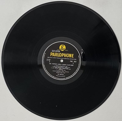 Lot 61 - THE BEATLES - SGT. PEPPER'S LONELY HEARTS CLUB BAND LP (ORIGINAL UK 'WIDE SPINE' MONO COPY - PMC 7027).