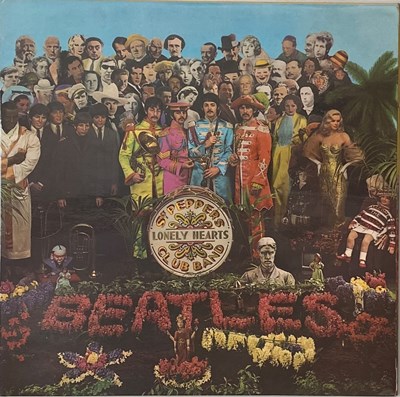 Lot 65 - THE BEATLES - SGT. PEPPER'S LONELY HEARTS CLUB BAND LP (ORIGINAL UK 'WIDE SPINE' STEREO COPY - PCS 7027).