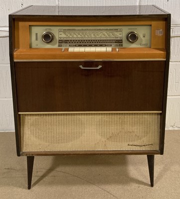 Lot 10 - GRUNDIG RADIO - STEREO-KONZERTSCHRANK SO 305.
