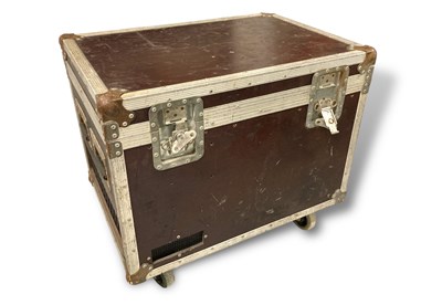 Lot 27 - FLIGHT CASE WITH RACK MOUNTED EQUIPMENT INC TEKNIK / PEAVEY.