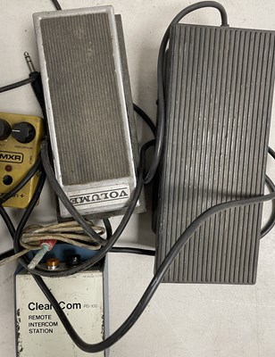 Lot 50 - STRAWBERRY STUDIOS - STRAWBERRY RENTALS COLLECTION - PEDALS INC TRACE ELLIOT / BOSS DISTORTION.