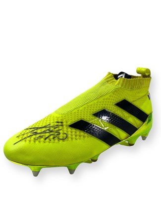 Lot 17 - FOOTBALL MEMORABILIA - MANCHESTER UNITED / JUVENTUS INTEREST - PAUL POGBA WORN AND SIGNED BOOT.