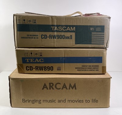 Lot 40 - EQUIPMENT INC TEAC CD-RW890 / TASCAM CD-RW900MKII.