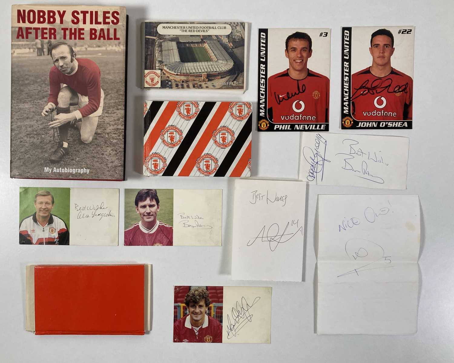 Lot 46 - MANCHESTER UNITED - SIGNED MEMORABILIA.