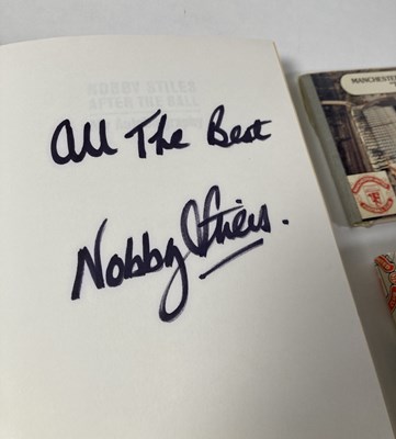 Lot 46 - MANCHESTER UNITED - SIGNED MEMORABILIA.
