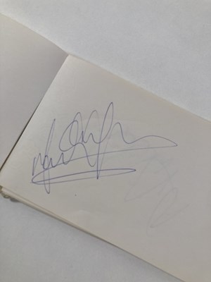 Lot 46 - MANCHESTER UNITED - SIGNED MEMORABILIA.