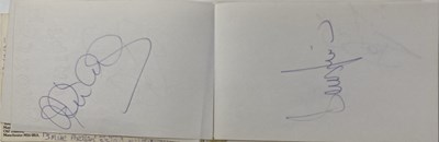 Lot 46 - MANCHESTER UNITED - SIGNED MEMORABILIA.