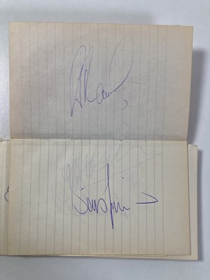 Lot 46 - MANCHESTER UNITED - SIGNED MEMORABILIA.