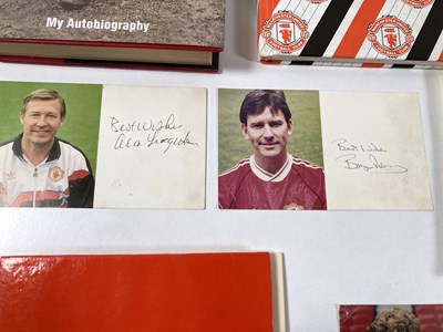 Lot 46 - MANCHESTER UNITED - SIGNED MEMORABILIA.