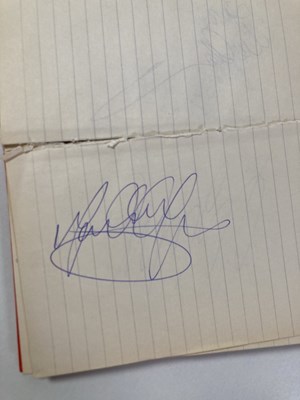 Lot 46 - MANCHESTER UNITED - SIGNED MEMORABILIA.