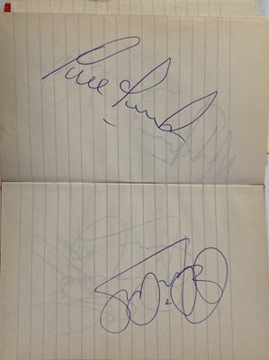 Lot 46 - MANCHESTER UNITED - SIGNED MEMORABILIA.