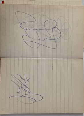 Lot 46 - MANCHESTER UNITED - SIGNED MEMORABILIA.