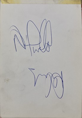 Lot 46 - MANCHESTER UNITED - SIGNED MEMORABILIA.