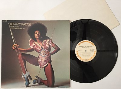 Lot 138 - BETTY DAVIS - THEY SAM I'M DIFFERENT LP (US OG - JUST SUNSHINE - JSS 3500)