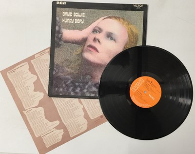 Lot 101 - DAVID BOWIE - HUNKY DORY LP (ORIGINAL UK FRONT LAMINATED PRESSING - RCA VICTOR SF 8244 - NO GEM SLEEVE).