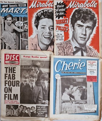 Lot 82 - ELVIS / ROCK AND ROLL - 1950S/60S TEEN MAGAZINES / ELVIS MAGS AND ANNUALS.