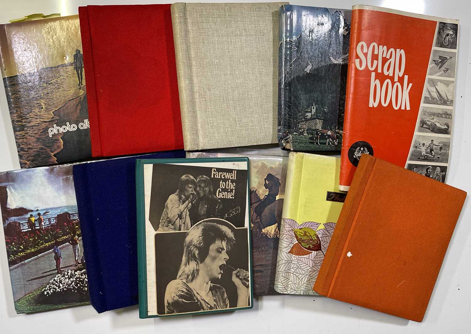 Lot 422 - DAVID BOWIE SCRAPBOOKS INC FAN TAKEN / UNSEEN PHOTOS.