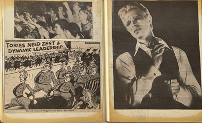 Lot 422 - DAVID BOWIE SCRAPBOOKS INC FAN TAKEN / UNSEEN PHOTOS.
