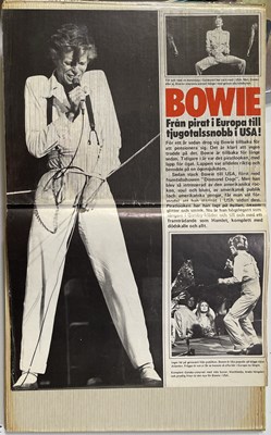 Lot 422 - DAVID BOWIE SCRAPBOOKS INC FAN TAKEN / UNSEEN PHOTOS.