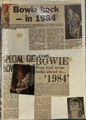 Lot 422 - DAVID BOWIE SCRAPBOOKS INC FAN TAKEN / UNSEEN PHOTOS.