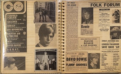 Lot 422 - DAVID BOWIE SCRAPBOOKS INC FAN TAKEN / UNSEEN PHOTOS.