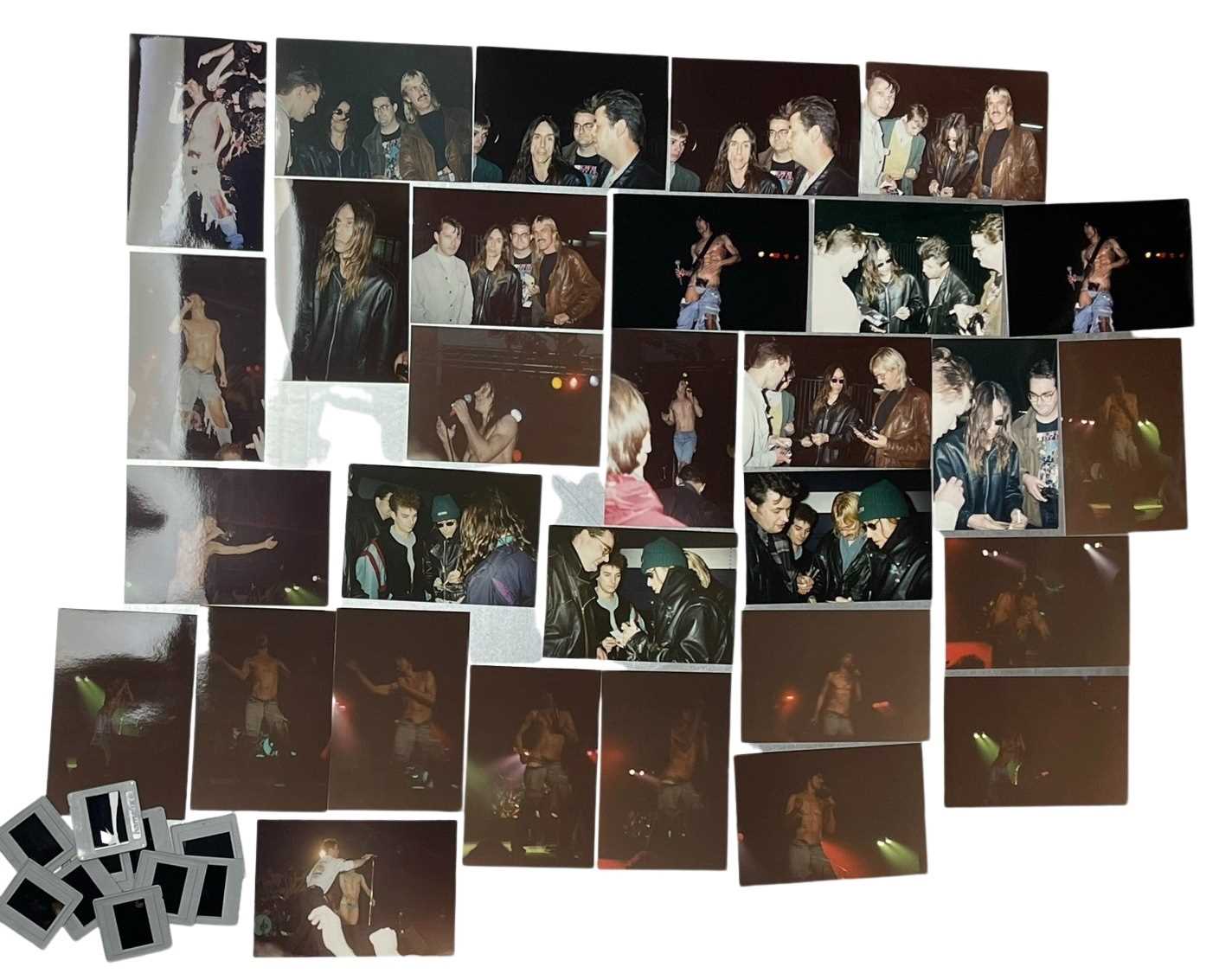 Lot 193 - IGGY POP FAN TAKEN CONCERT PHOTOS