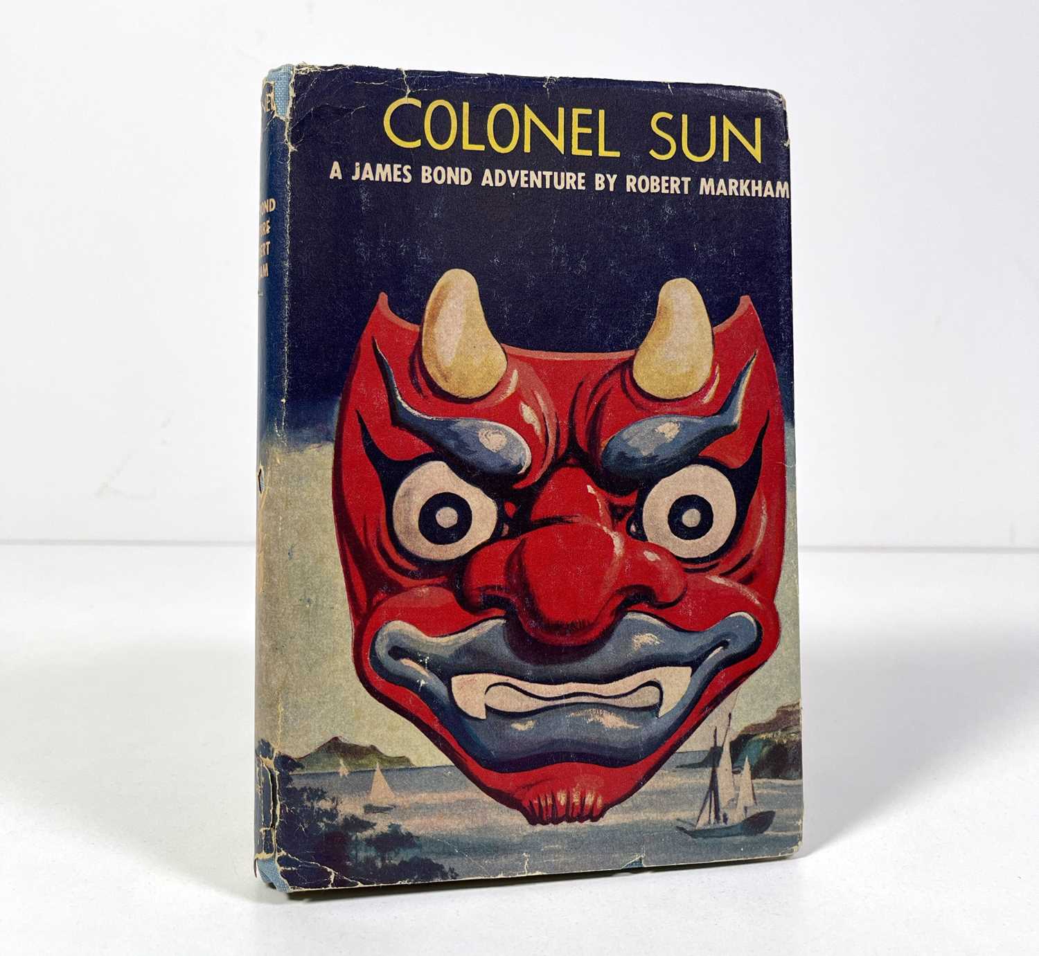 Lot 20 - ROBERT MARKHAM (KINGSLEY AMIS) - JAMES BOND - COLONEL SUN (1968) AUSTRALIAN BOOK CLUB EDITION.