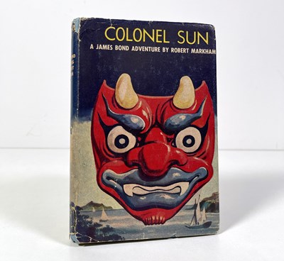 Lot 20 - ROBERT MARKHAM (KINGSLEY AMIS) - JAMES BOND - COLONEL SUN (1968) AUSTRALIAN BOOK CLUB EDITION.
