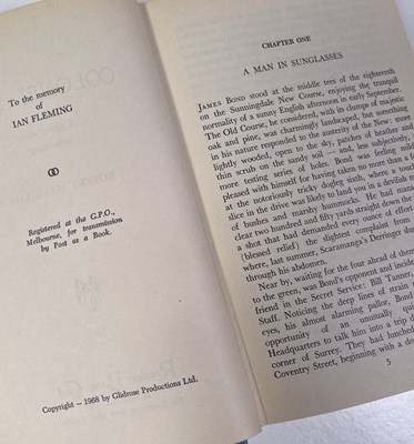 Lot 20 - ROBERT MARKHAM (KINGSLEY AMIS) - JAMES BOND - COLONEL SUN (1968) AUSTRALIAN BOOK CLUB EDITION.
