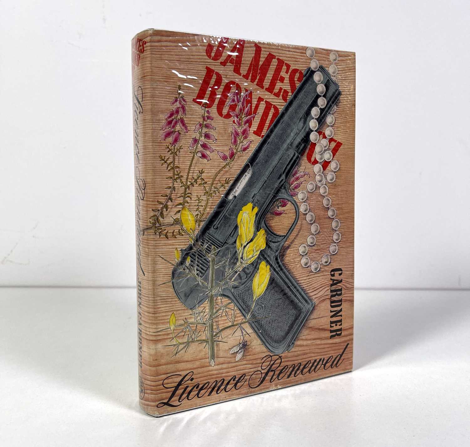 Lot 24 - JOHN GARDNER - JAMES BOND - LICENSE RENEWED (1981) UK FIRST EDITION.